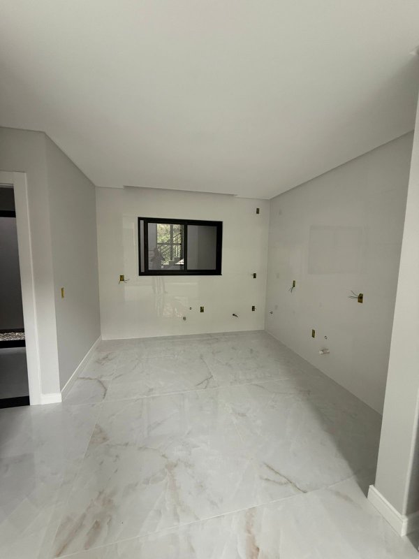CASA COM 1 SUÍTE E MAIS 2 QUARTOS, 1 VAGA DE GARAGEM  Brusque - 