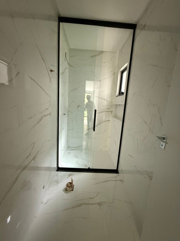 CASA COM 1 SUÍTE E MAIS 2 QUARTOS, 1 VAGA DE GARAGEM  Brusque - 