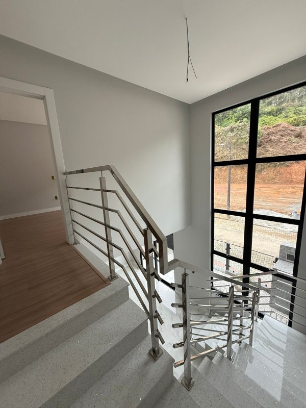 CASA COM 2 SUÍTE E 1 VAGA DE GARAGEM  Brusque - 