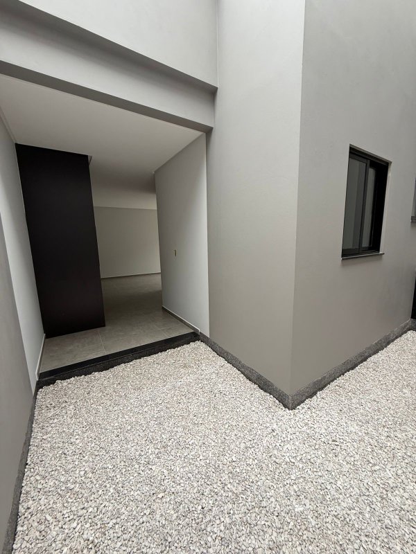 CASA COM 2 SUÍTE E 1 VAGA DE GARAGEM  Brusque - 