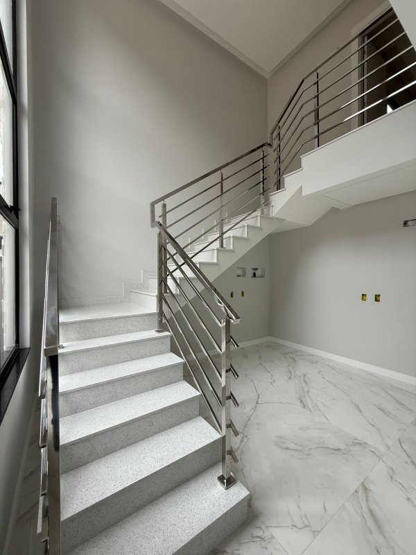 CASA COM 2 SUÍTE E 1 VAGA DE GARAGEM  Brusque - 