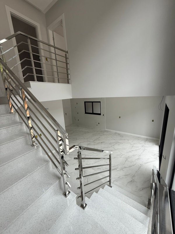 CASA COM 2 SUÍTE E 1 VAGA DE GARAGEM  Brusque - 