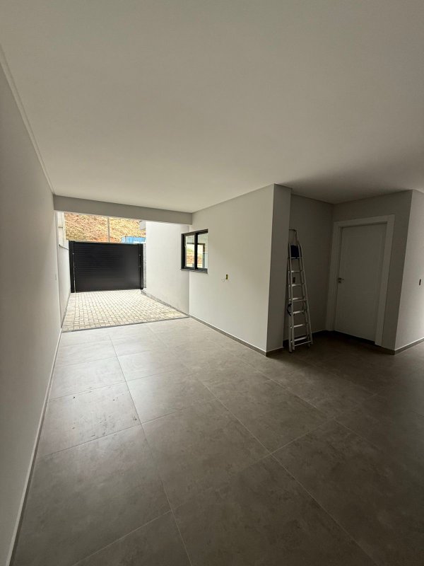 CASA COM 2 SUÍTE E 1 VAGA DE GARAGEM  Brusque - 