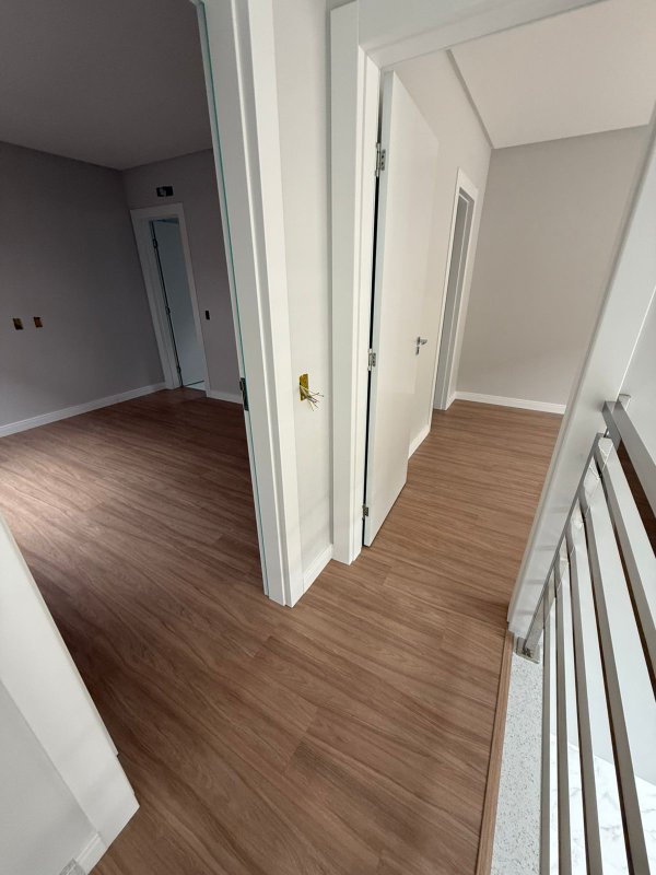 CASA COM 2 SUÍTE E 1 VAGA DE GARAGEM  Brusque - 