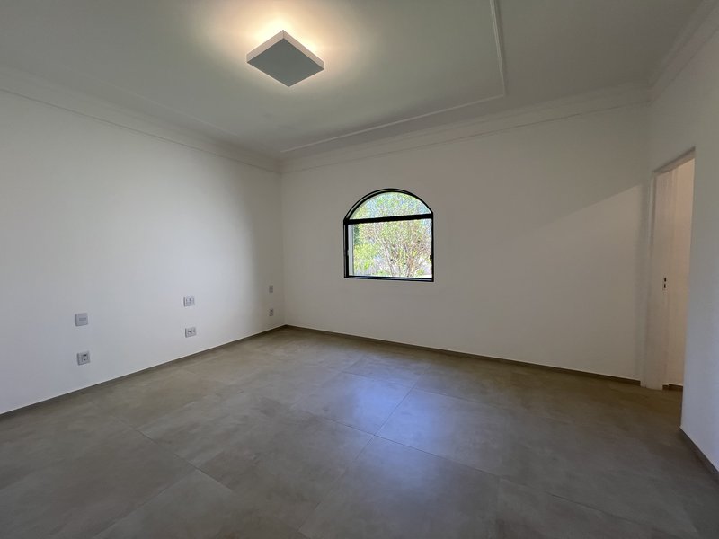 Casa Térrea à Venda Condominio Veneza, 700m², 4 Suítes, Ribeirão Preto/SP Rua Jornalista Rubens Volpe Filho Ribeirão Preto - 