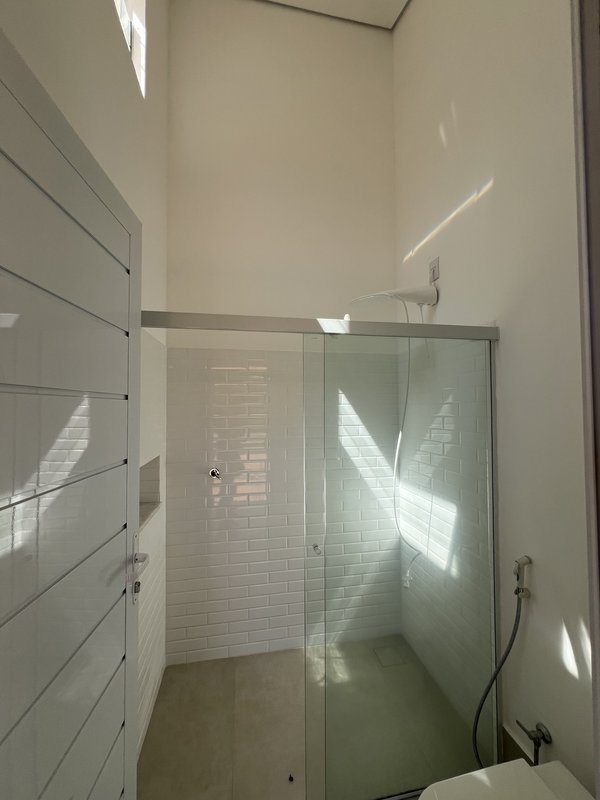 Casa Térrea à Venda Condominio Veneza, 700m², 4 Suítes, Ribeirão Preto/SP Rua Jornalista Rubens Volpe Filho Ribeirão Preto - 