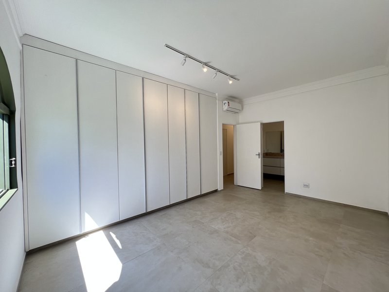 Casa Térrea à Venda Condominio Veneza, 700m², 4 Suítes, Ribeirão Preto/SP Rua Jornalista Rubens Volpe Filho Ribeirão Preto - 