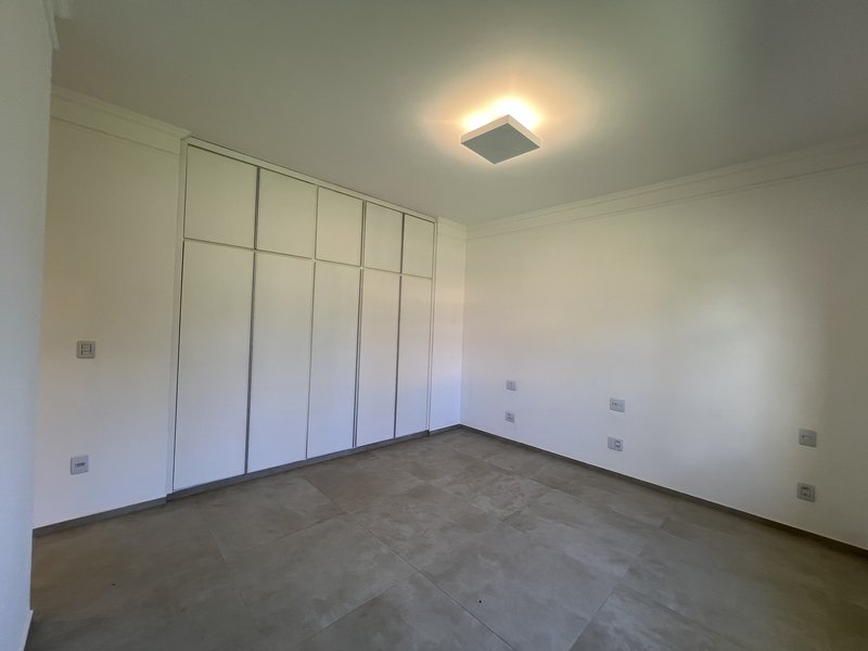 Casa Térrea à Venda Condominio Veneza, 700m², 4 Suítes, Ribeirão Preto/SP Rua Jornalista Rubens Volpe Filho Ribeirão Preto - 