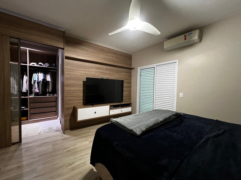 Sobrado 3 Dormitórios, Spa e Área Gourmet no Jardim Nathalie  Mogi das Cruzes - 