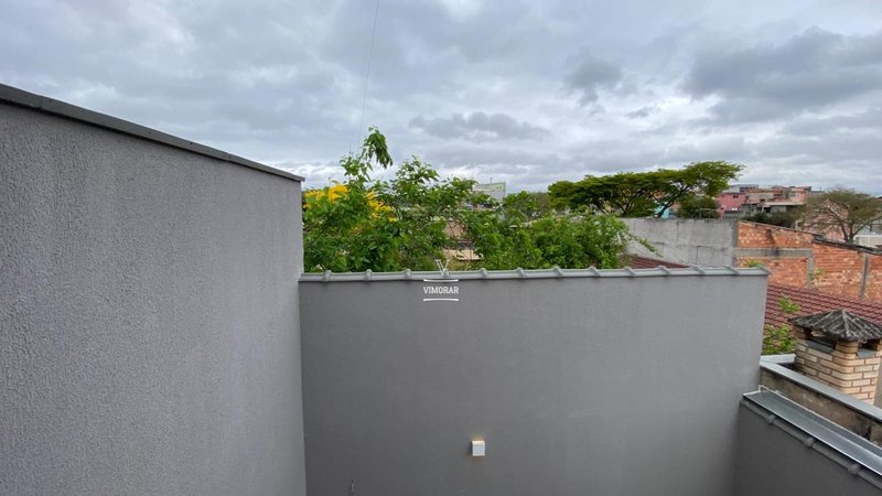 Sobrado 2 suítes + 2 vagas de garagem  Itaquaquecetuba - 