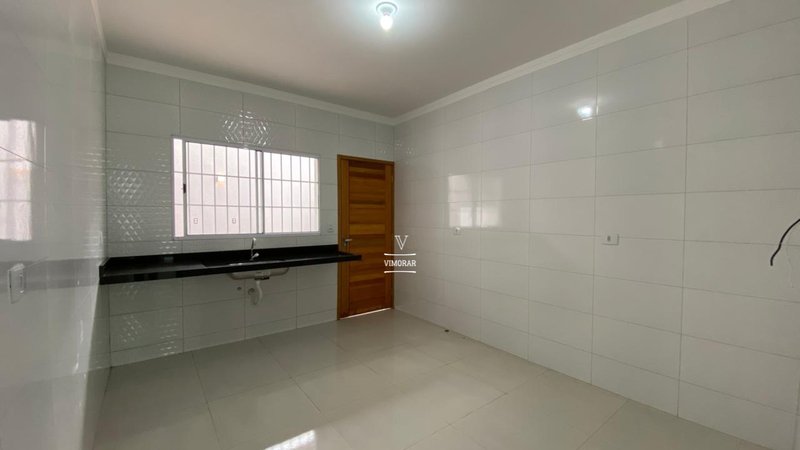 Sobrado 2 suítes + 2 vagas de garagem  Itaquaquecetuba - 