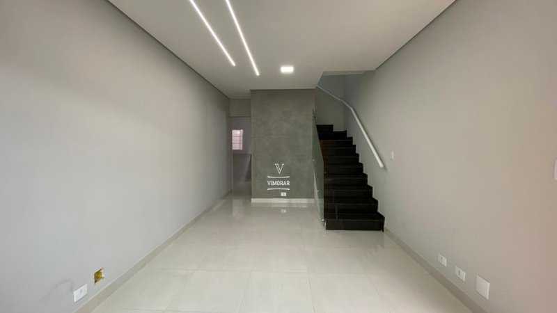 Sobrado 2 suítes + 2 vagas de garagem  Itaquaquecetuba - 