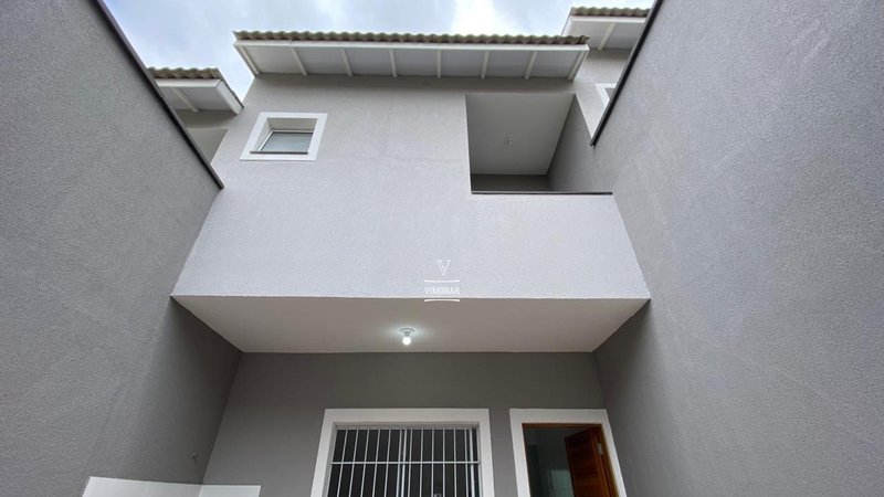 Sobrado 2 suítes + 1 vaga de garagem  Itaquaquecetuba - 