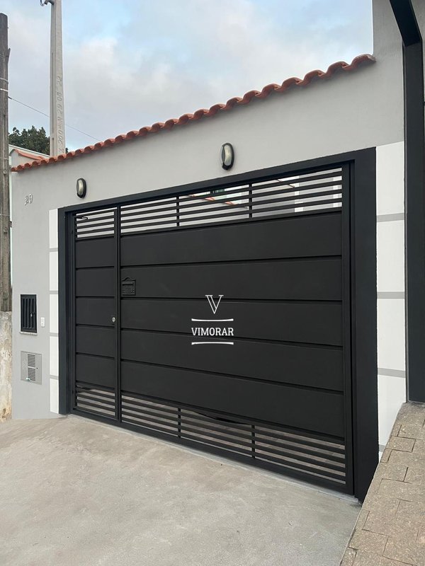 Casa térrea 2 dormitórios sendo 1 suíte + 2 vagas de garagem  Arujá - 
