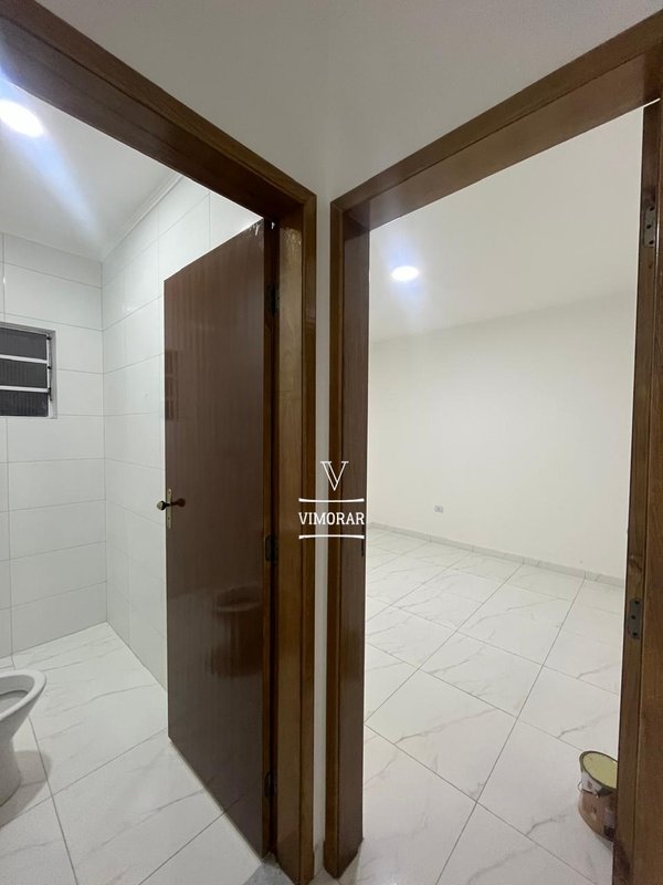Casa térrea 2 dormitórios sendo 1 suíte + 2 vagas de garagem  Arujá - 