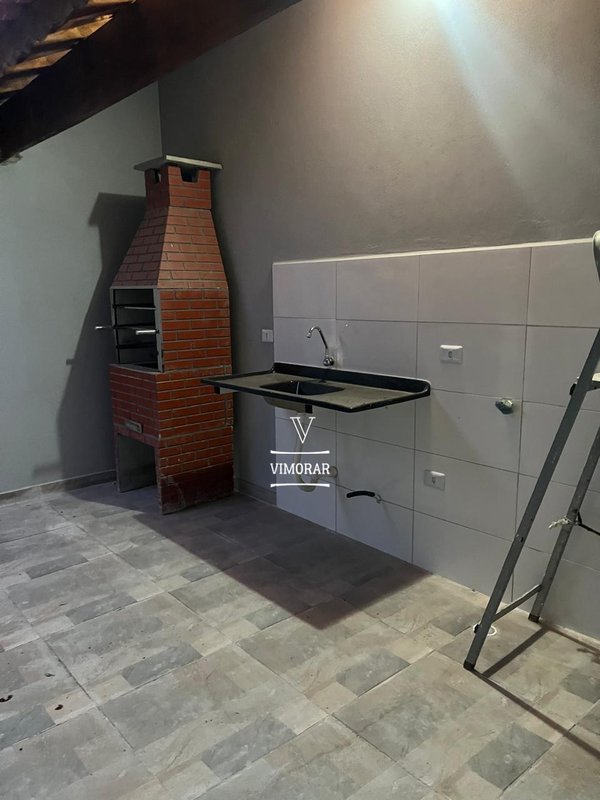 Casa térrea 2 dormitórios sendo 1 suíte + 2 vagas de garagem  Arujá - 