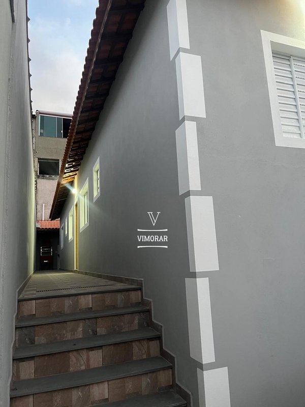 Casa térrea 2 dormitórios sendo 1 suíte + 2 vagas de garagem  Arujá - 