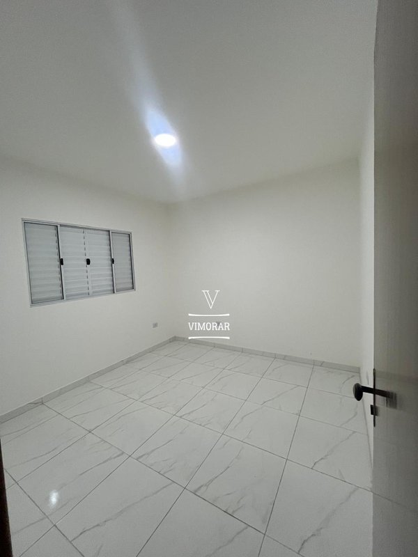 Casa térrea 2 dormitórios sendo 1 suíte + 2 vagas de garagem  Arujá - 