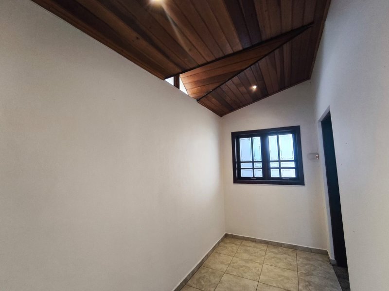 Sobrado com 2 Suítes e Estilo Casa de Campo na Vila Jundiaí  Mogi das Cruzes - 