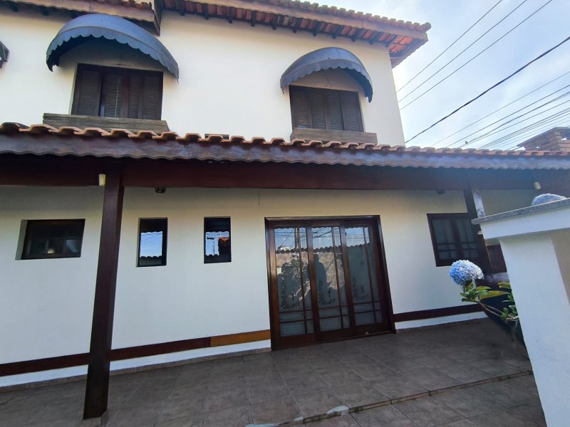 Sobrado com 2 Suítes e Estilo Casa de Campo na Vila Jundiaí  Mogi das Cruzes - 