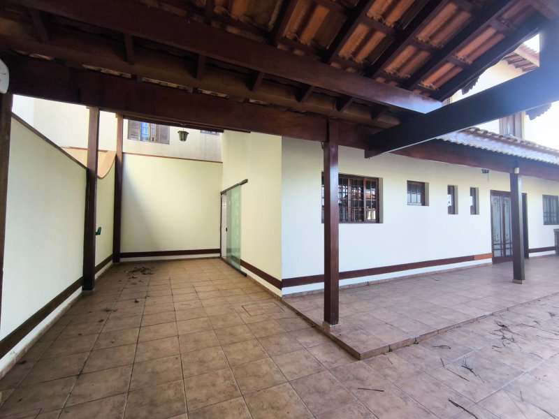 Sobrado com 2 Suítes e Estilo Casa de Campo na Vila Jundiaí  Mogi das Cruzes - 