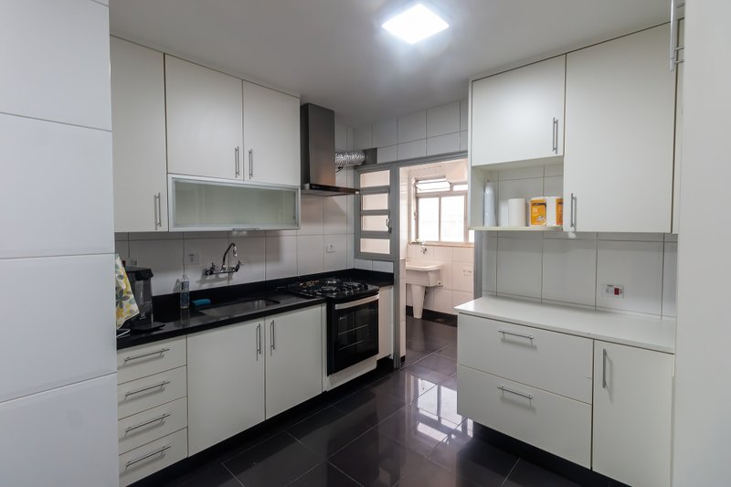 ALUGO LINDO APARTAMENTO - 115M2 - EXCELENTE LOCALIZAÇÃO Rua Pais de Araújo São Paulo - 