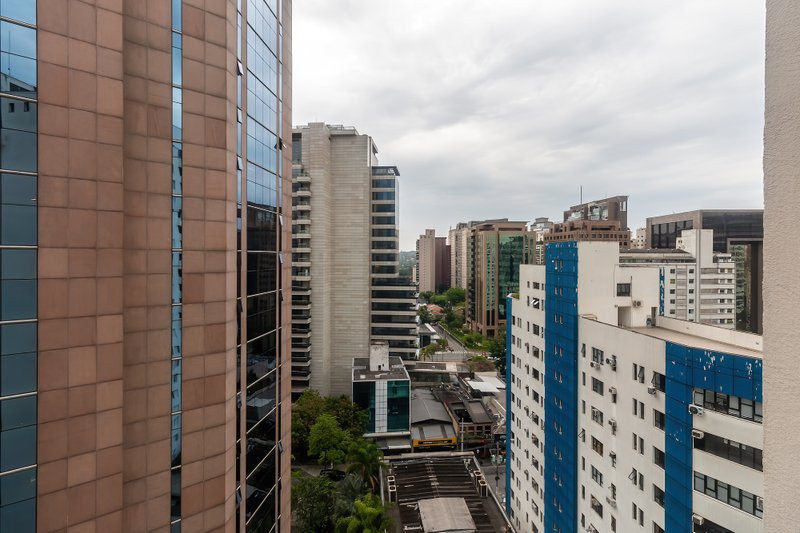 ALUGO LINDO APARTAMENTO - 115M2 - EXCELENTE LOCALIZAÇÃO Rua Pais de Araújo São Paulo - 