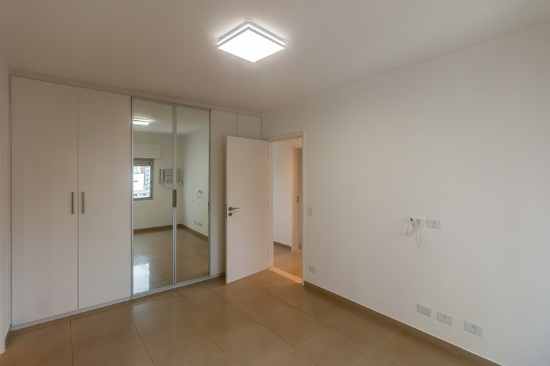 ALUGO LINDO APARTAMENTO - 115M2 - EXCELENTE LOCALIZAÇÃO Rua Pais de Araújo São Paulo - 