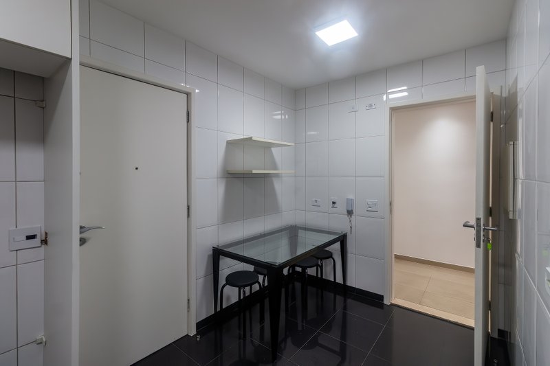 ALUGO LINDO APARTAMENTO - 115M2 - EXCELENTE LOCALIZAÇÃO Rua Pais de Araújo São Paulo - 