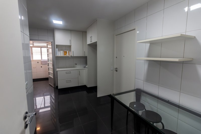 ALUGO LINDO APARTAMENTO - 115M2 - EXCELENTE LOCALIZAÇÃO Rua Pais de Araújo São Paulo - 