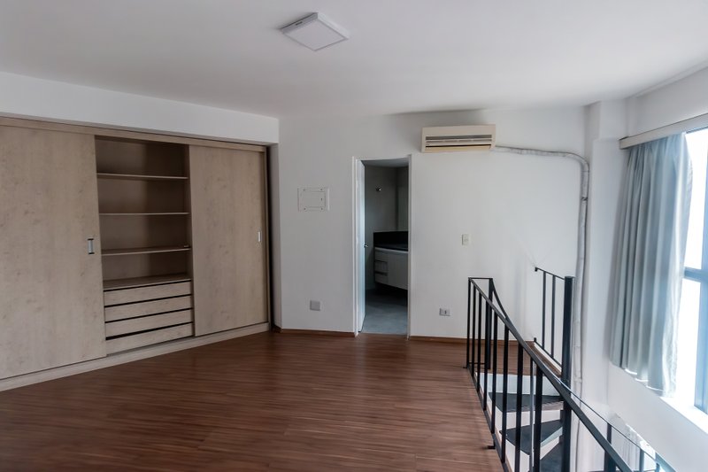 ALUGA-SE APARTAMENTO DUPLEX EM FLAT - 46M2 Rua Urussuí São Paulo - 