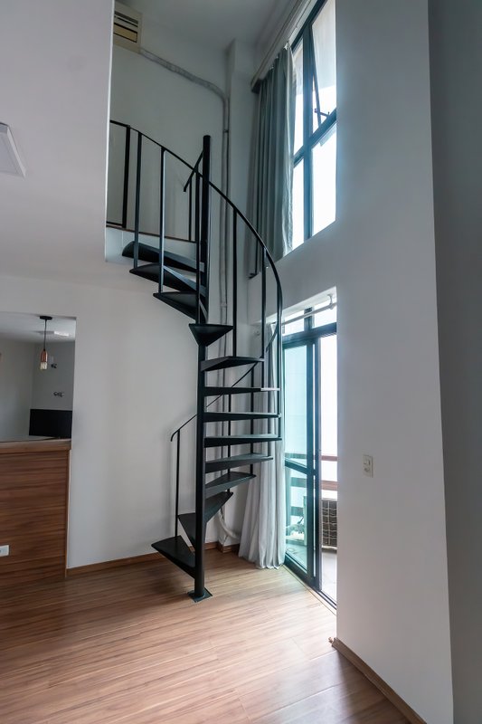ALUGA-SE APARTAMENTO DUPLEX EM FLAT - 46M2 Rua Urussuí São Paulo - 