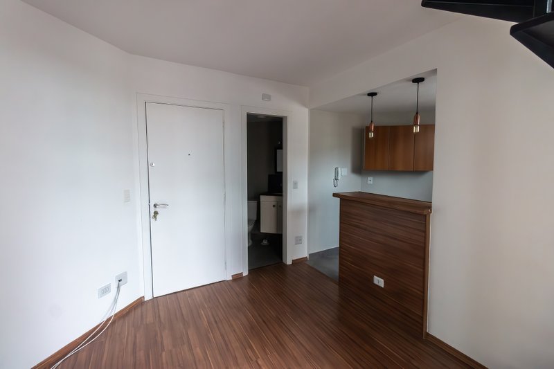 ALUGA-SE APARTAMENTO DUPLEX EM FLAT - 46M2 Rua Urussuí São Paulo - 