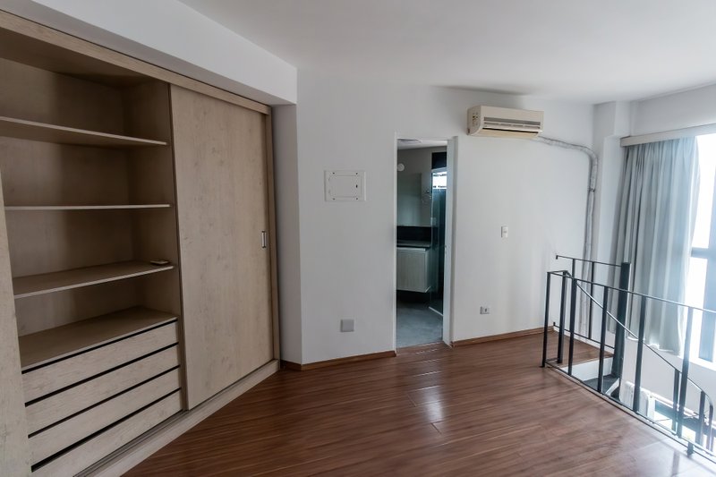 ALUGA-SE APARTAMENTO DUPLEX EM FLAT - 46M2 Rua Urussuí São Paulo - 