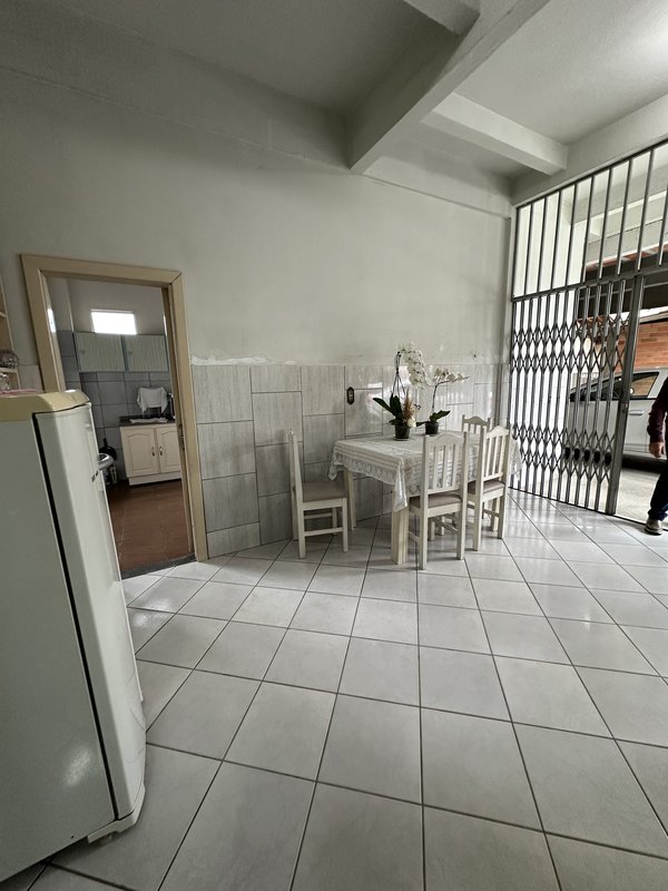 Casa à venda em Timbó, ampla e com galpão + sala comercial!  Timbó - 