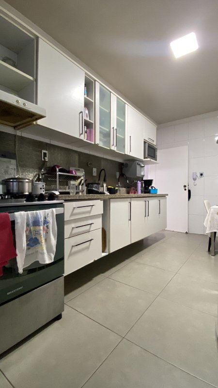 APARTAMENTO NASCENTE 4 QUARTOS SUÍTE VARANDA LAVABO GARAGEM À VENDA NA GRAÇA! Rua Martagão Gesteira Salvador - 