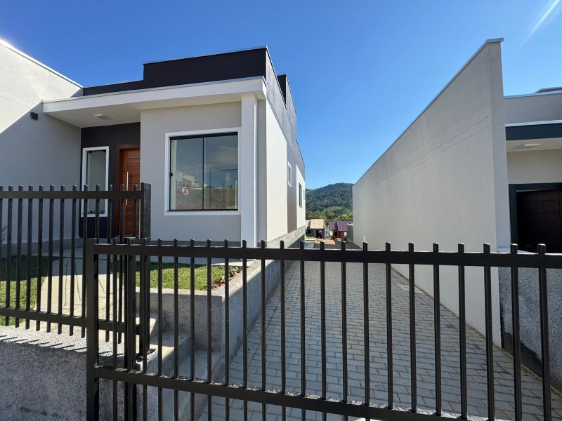 Casa 2 Quartos sendo uma suíte  Indaial - 