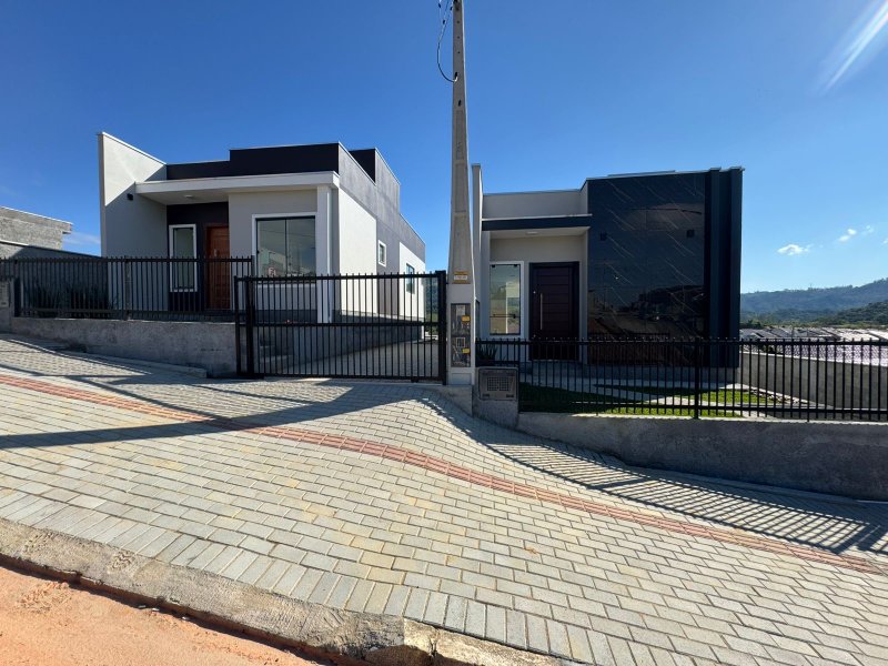 Casa 2 Quartos sendo uma suíte  Indaial - 