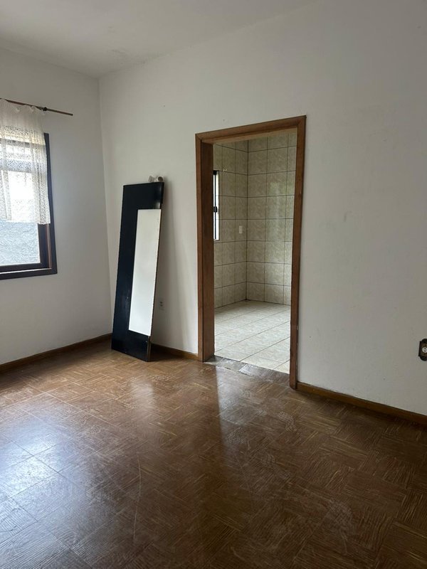 Casa à venda em Timbó, bairro das Capitais com 3 dormitórios, 2 vagas de garagem + galpão Rus Belo Horizonte  Timbó - 