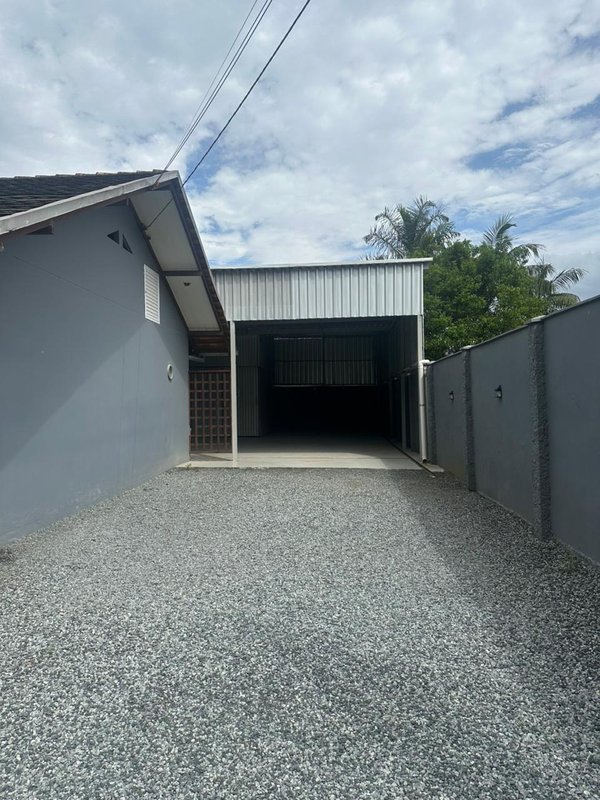 Casa à venda em Timbó, bairro das Capitais com 3 dormitórios, 2 vagas de garagem + galpão Rus Belo Horizonte  Timbó - 