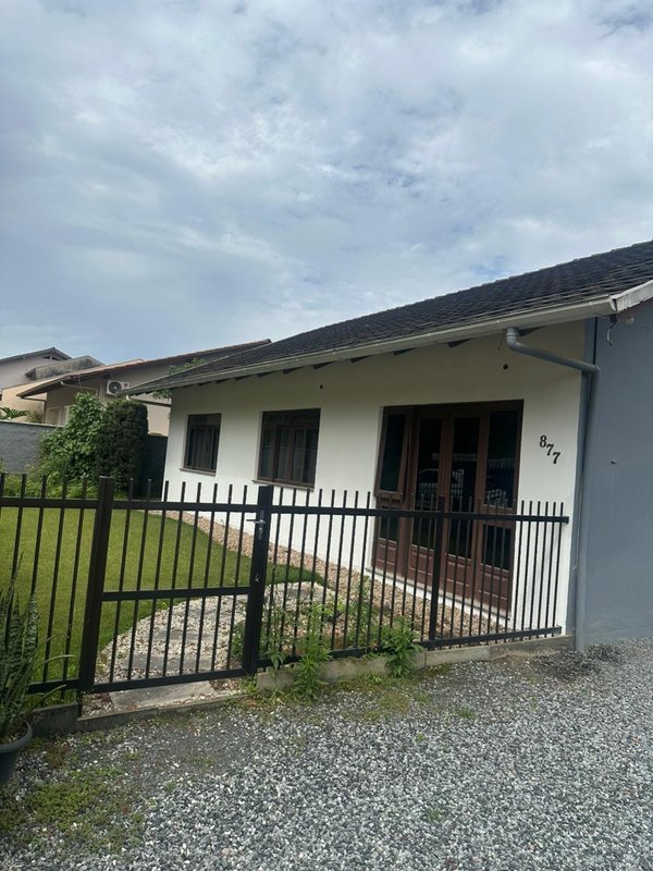 Casa à venda em Timbó, bairro das Capitais com 3 dormitórios, 2 vagas de garagem + galpão Rus Belo Horizonte  Timbó - 