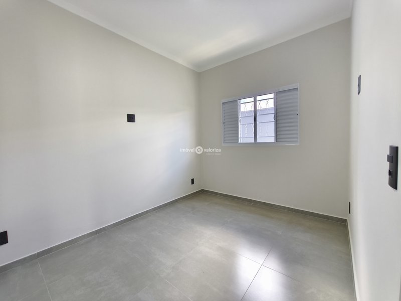 Casa com 2 dormitórios e quintal amplo no Vila Jatobá | Avaré  Avaré - 