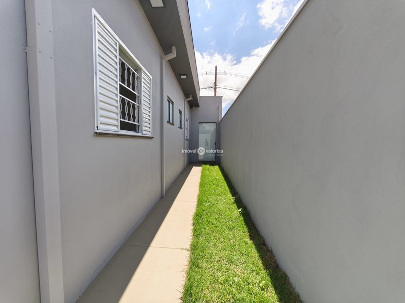 Casa com 2 dormitórios e quintal amplo no Vila Jatobá | Avaré  Avaré - 