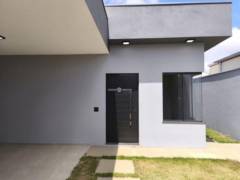 Casa com 2 dormitórios e quintal amplo no Vila Jatobá | Avaré  Avaré - 