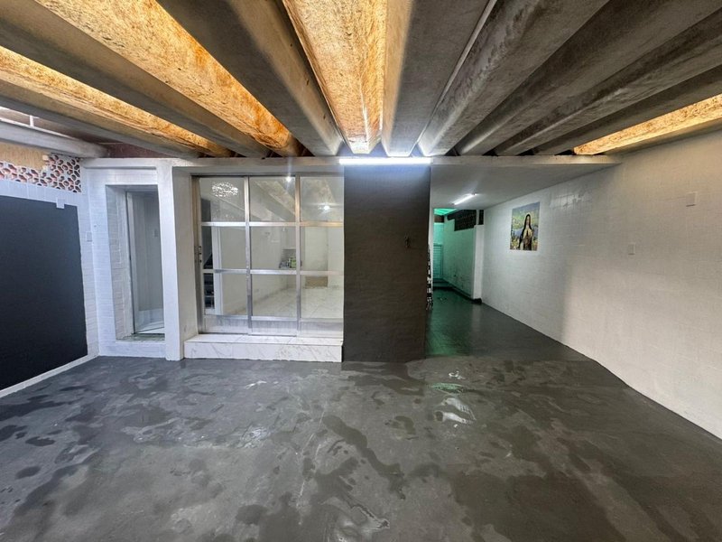 🏡 Excelente Casa para Venda ou Locação – Embaré, Santos/SP Rua Comendador Alfaia Rodrigues Santos - 
