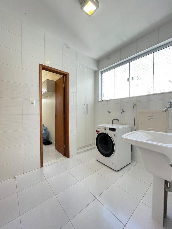 APARTAMENTO 3 QUARTOS 2 SUÍTES NASCENTE VISTA MAR GARAGEM ELEVADOR PORTARIA 24h NA BARRA Rua Oscar Carrascosa Salvador - 