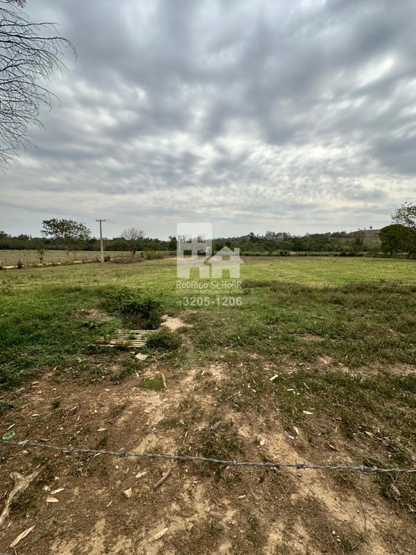 🌿 Sítio de 1,38 alqueires à Venda – Bairro Guarapó - fundo para o rio guarapó - doc ok  Tatuí - 