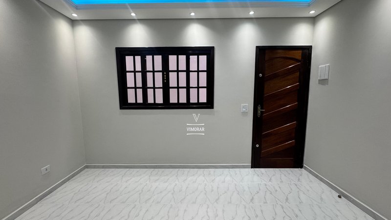 Casa térrea 2 dormitórios + 2 vagas de garagem  Guarulhos - 