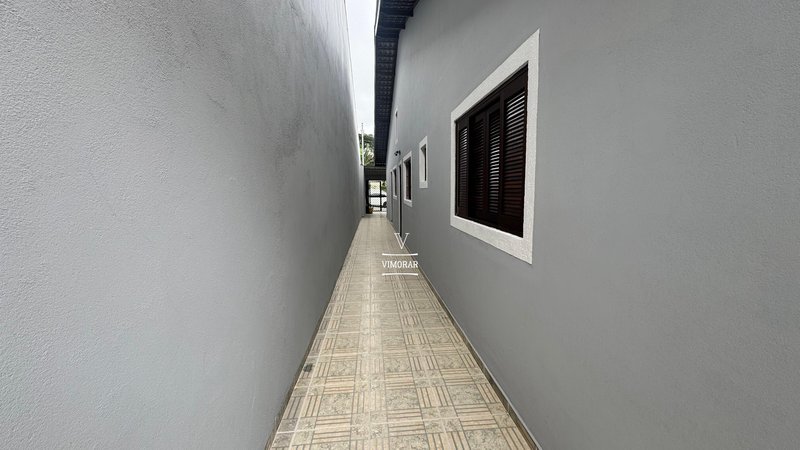 Casa térrea 2 dormitórios + 2 vagas de garagem  Guarulhos - 