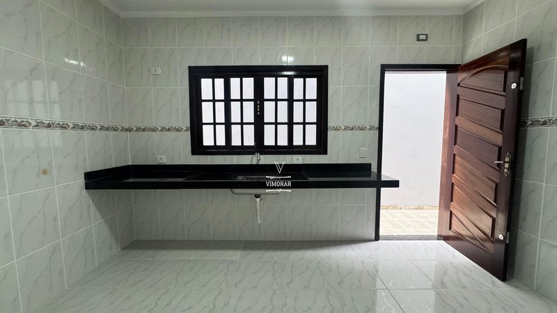 Casa térrea 2 dormitórios + 2 vagas de garagem  Guarulhos - 